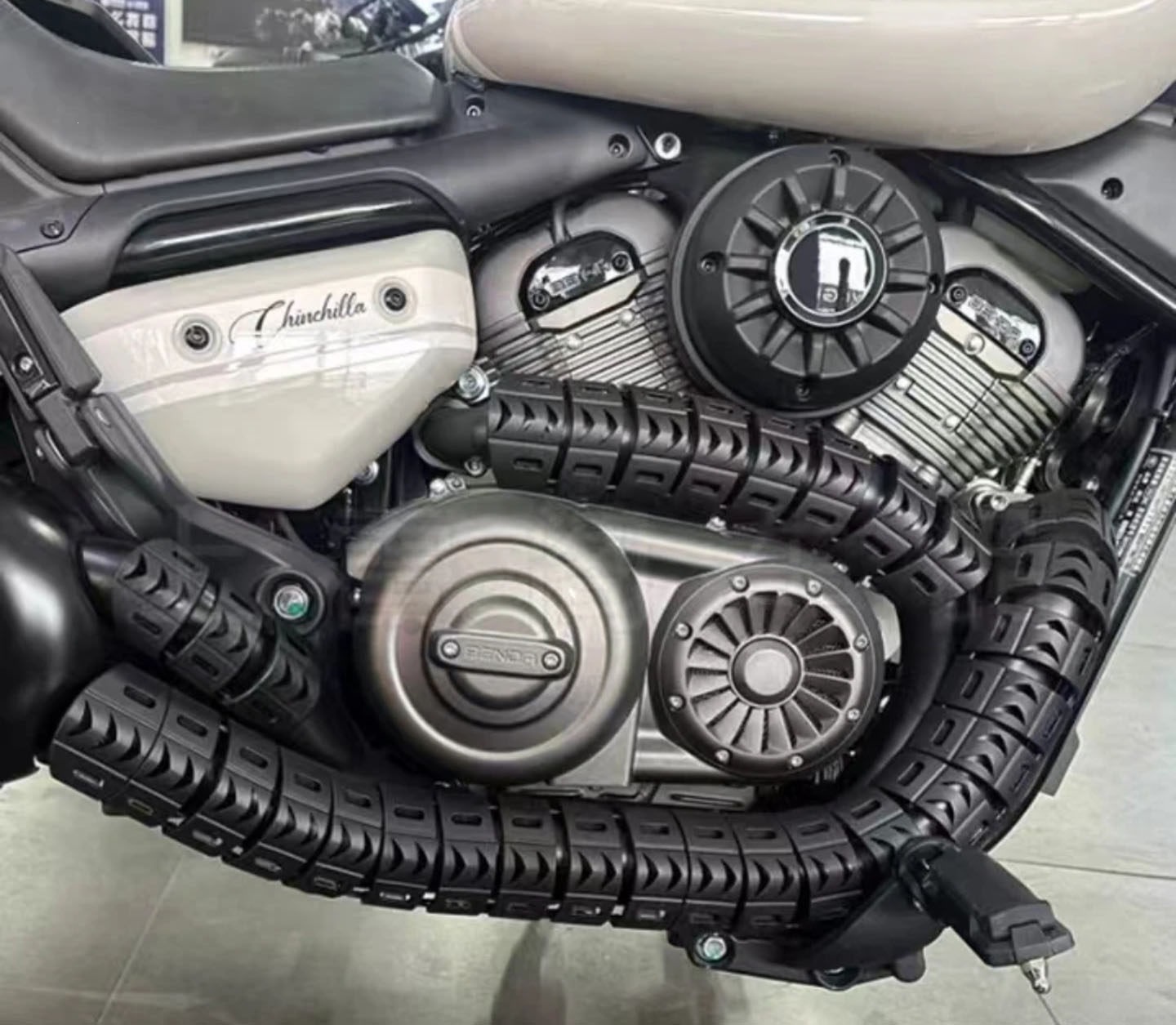 Suitable for motorcycle exhaust pipe heat shield modification, compatible with Flash 600, Jinjila 300, 250, and Wuji CU625 models