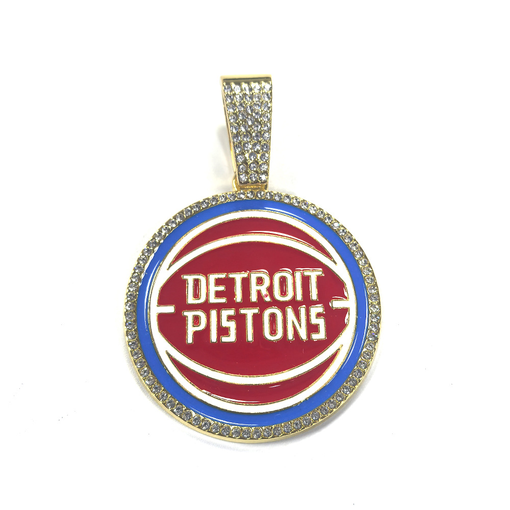 Europa y los Estados Unidos transfronterizos nuevos hombres Hip Hop personalidad goteo de baloncesto Detroit Pistons logotipo colgante cadena