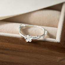 纳兰 足银999精致简约ins小众设计感三朵五瓣花枝藤蔓戒指R03199