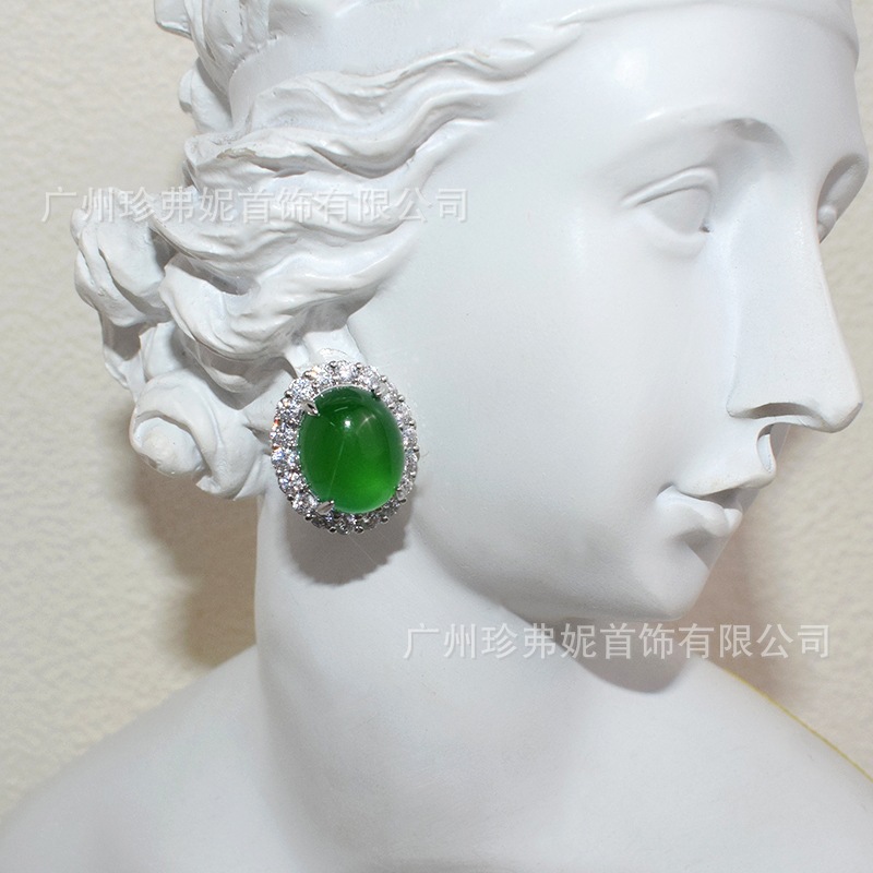 천연 라이트 그린 칼 세던 표면 광택 높은 얼음 옥 녹색 계란 표면 마노 귀걸이 빛 고급 귀걸이 공급 도매