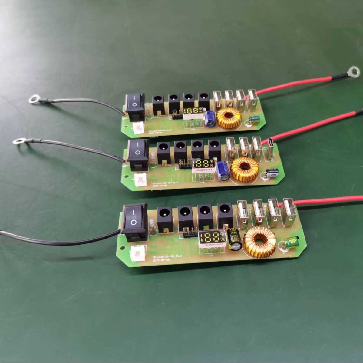 Уличный источник питания со светодиодной подсветкой, свинцово-кислотным аккумулятором, платой питания для электрических ламп, блок питания для зарядки мобильных телефонов