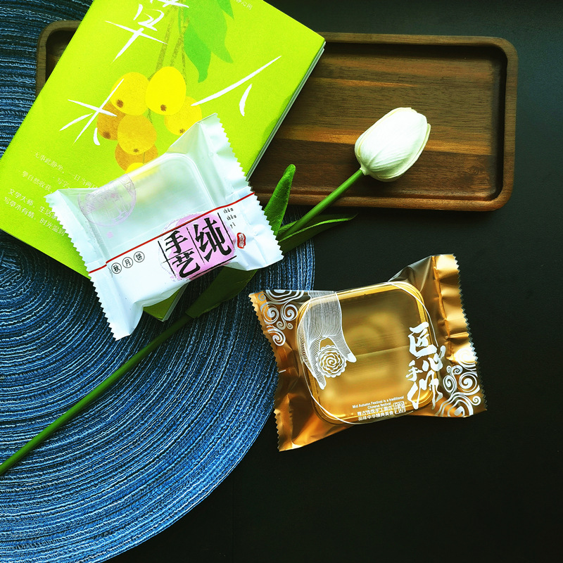 New product craftsmanship mooncakes, 50g/75g/100g/125g, individually packaged with a base tray.