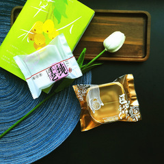 New product craftsmanship mooncakes, 50g/75g/100g/125g, individually packaged with a base tray.