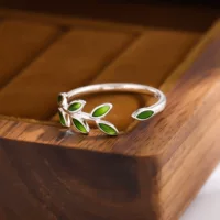 Fashionable green creative one size ring