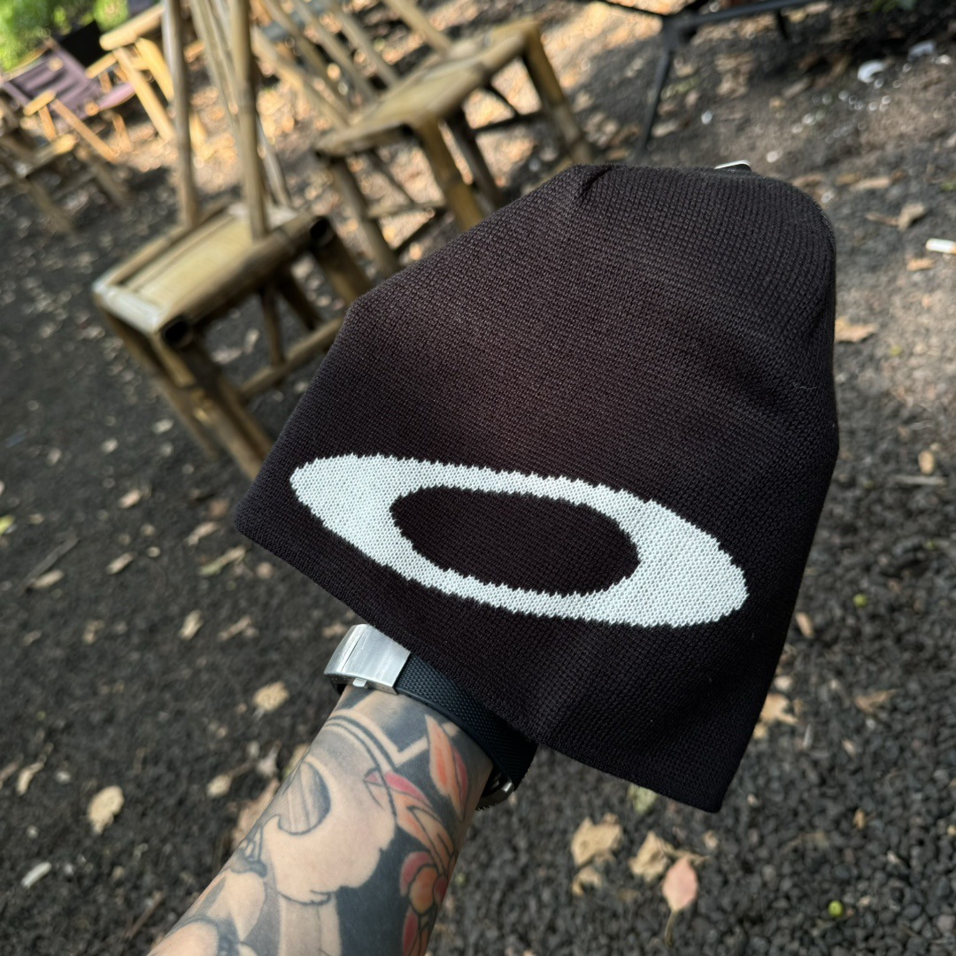 Oakley Ellipse Beanie Black White