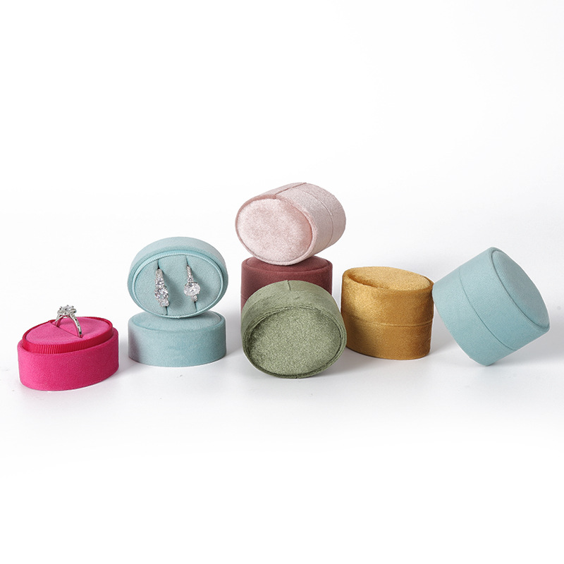 Mini Caja de Joyas Ovalada de Franela para Anillos y Parejas