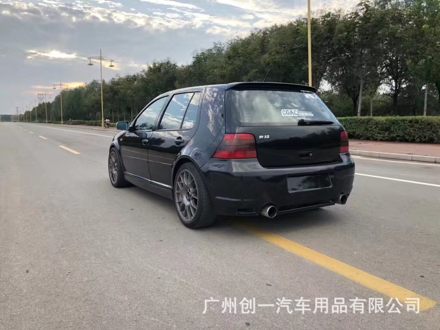Suitable for Volkswagen Golf 4 Modification R32 Body Kit, Golf 4 Upgrade R32 Front Bumper, Side Skirts, Rear Bumper Body Kit Set