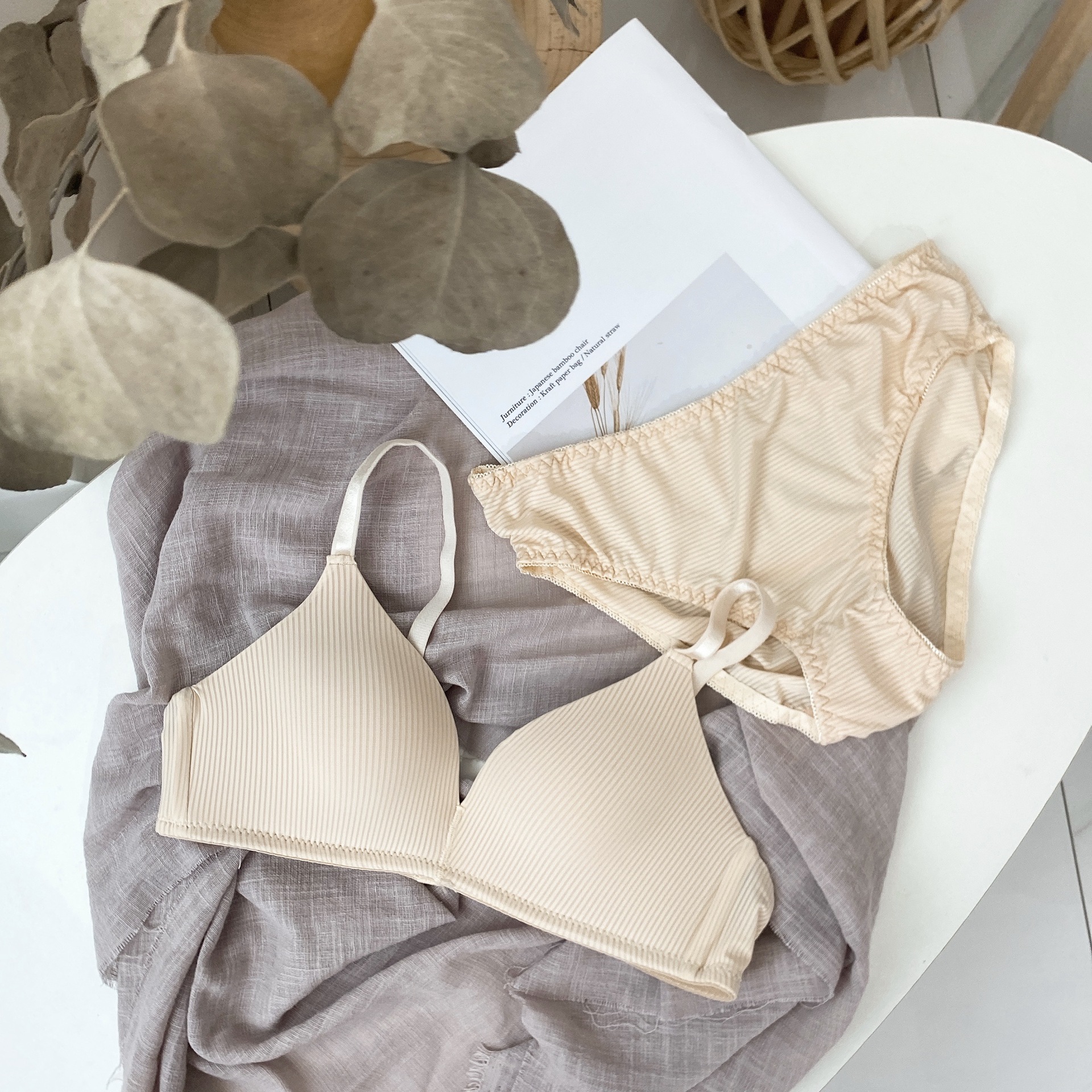 Recolección lateral tridimensional francesa cómoda sin costuras, soporte superior, leche antideslizante, ropa interior antiflacidez, sujetador de texto femenino