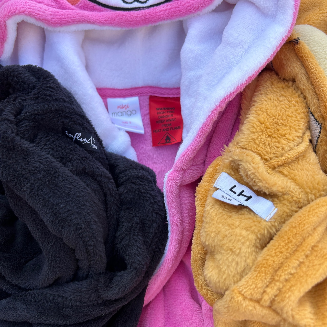 24 nuevos modelos de otoño e invierno exportados al sudeste asiático, Europa y América, bata de baño de lana de coral única, pijamas de dibujos animados para niños grandes, servicio a domicilio