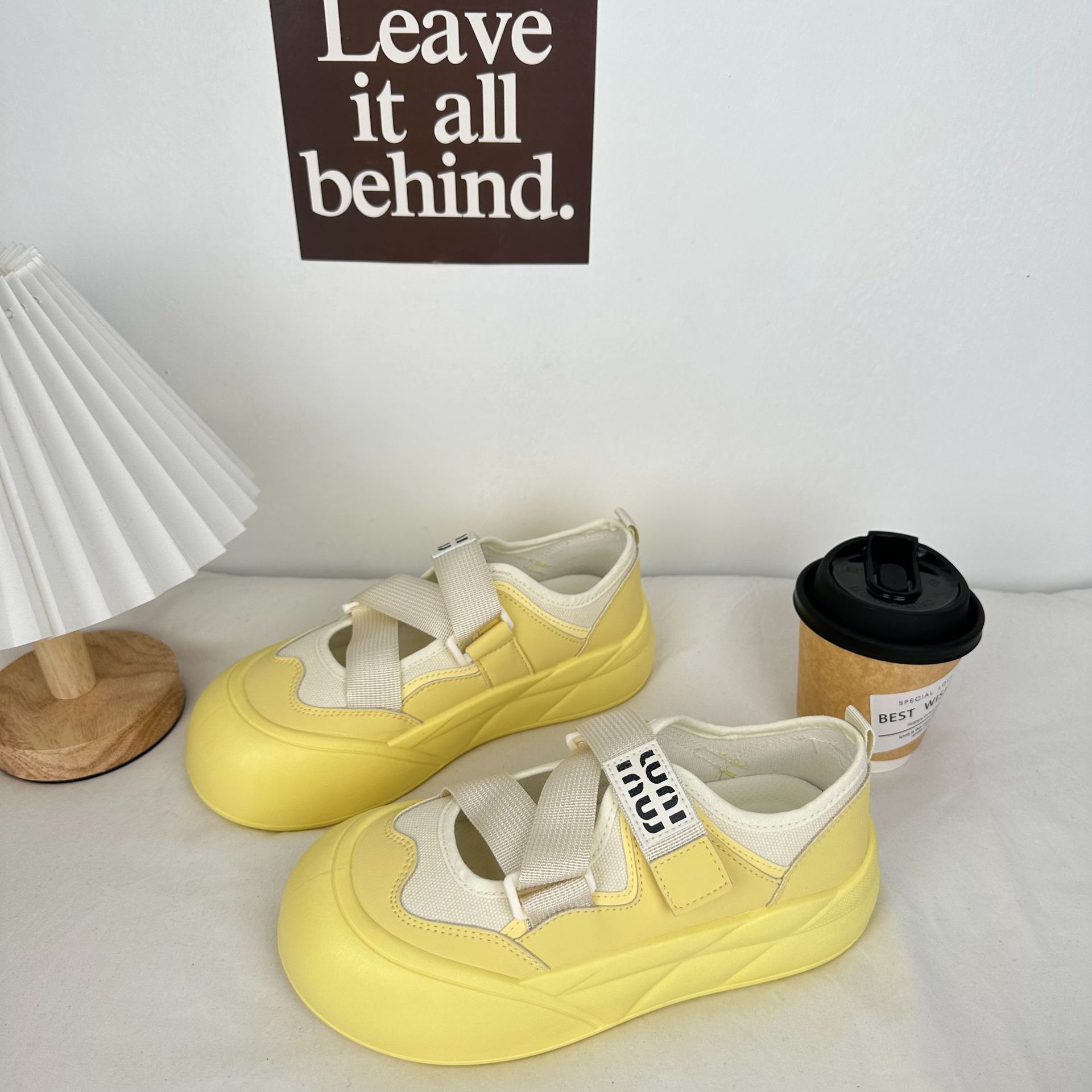 2024 verano zapatos de lona de altura de base gruesa zapatos deportivos casuales de baja altura velcro zapatos blancos de mujer coreana