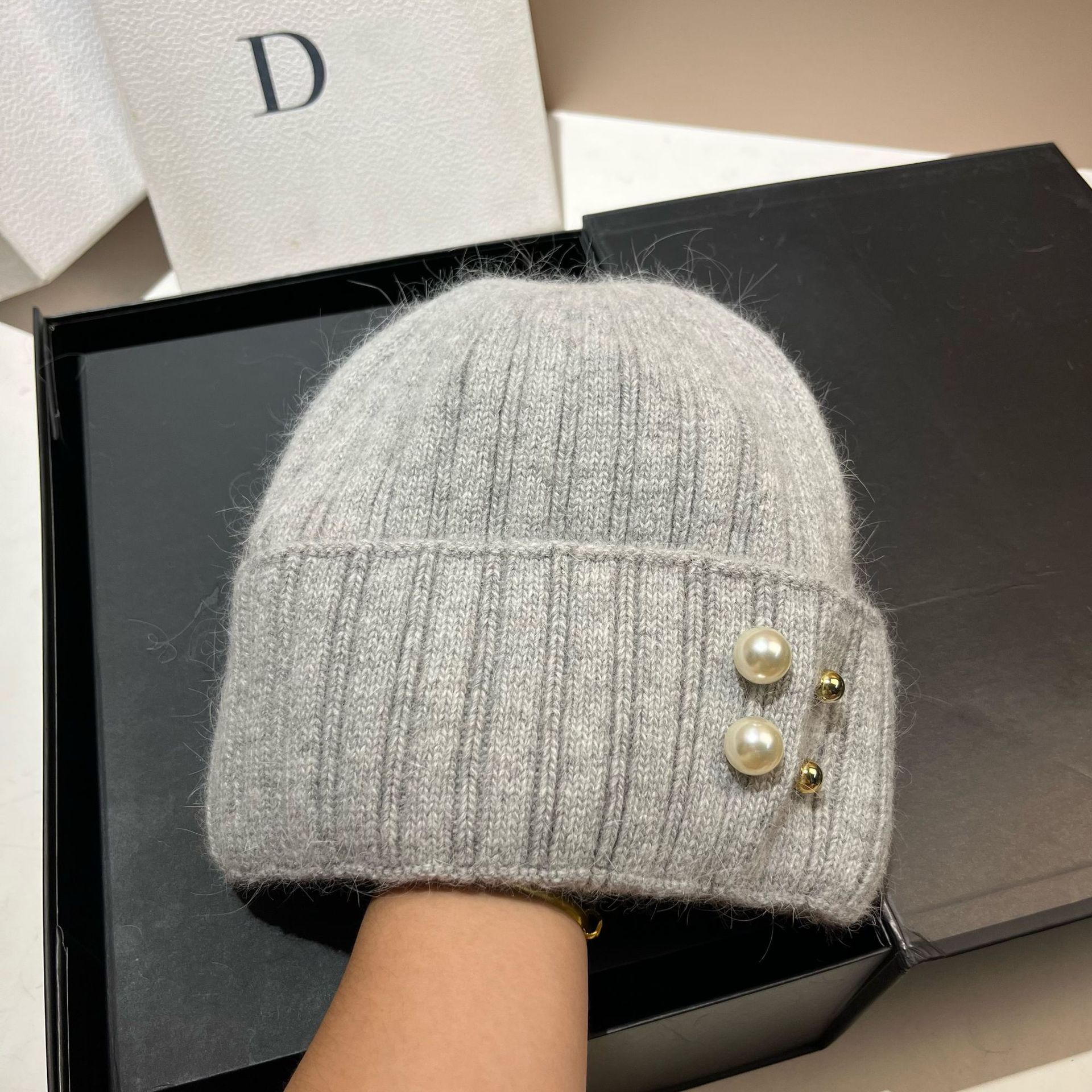 Winter Neue Kleine Duftenden Stil Perle Kaninchen Haar für Frauen, Mode Nordic Wärme Gestrickte Kopf Kalten Hut Trendy_voghion.com