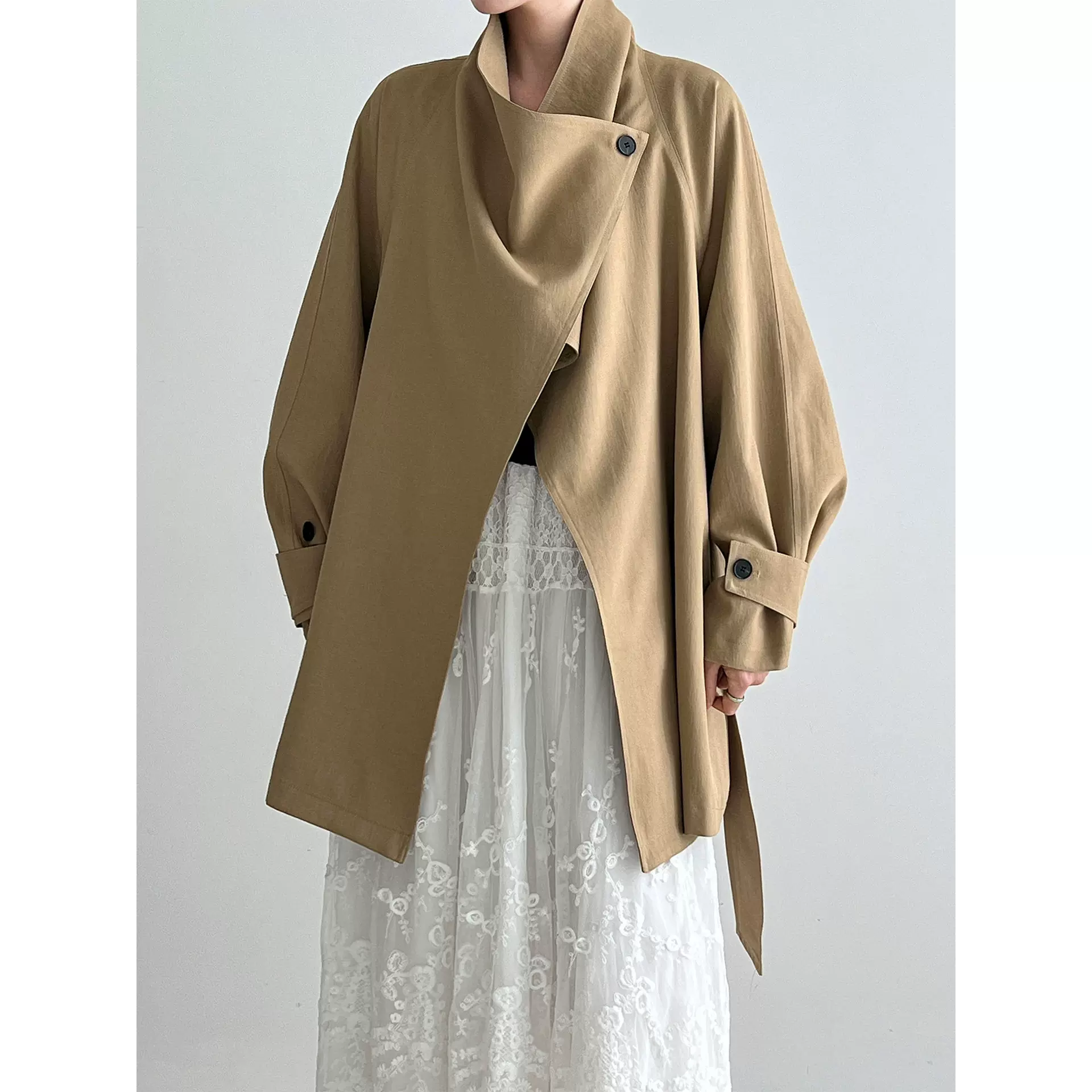 鹿西 复古气质高级感廓形大衣女26春新款荷叶大翻领风衣外套3770