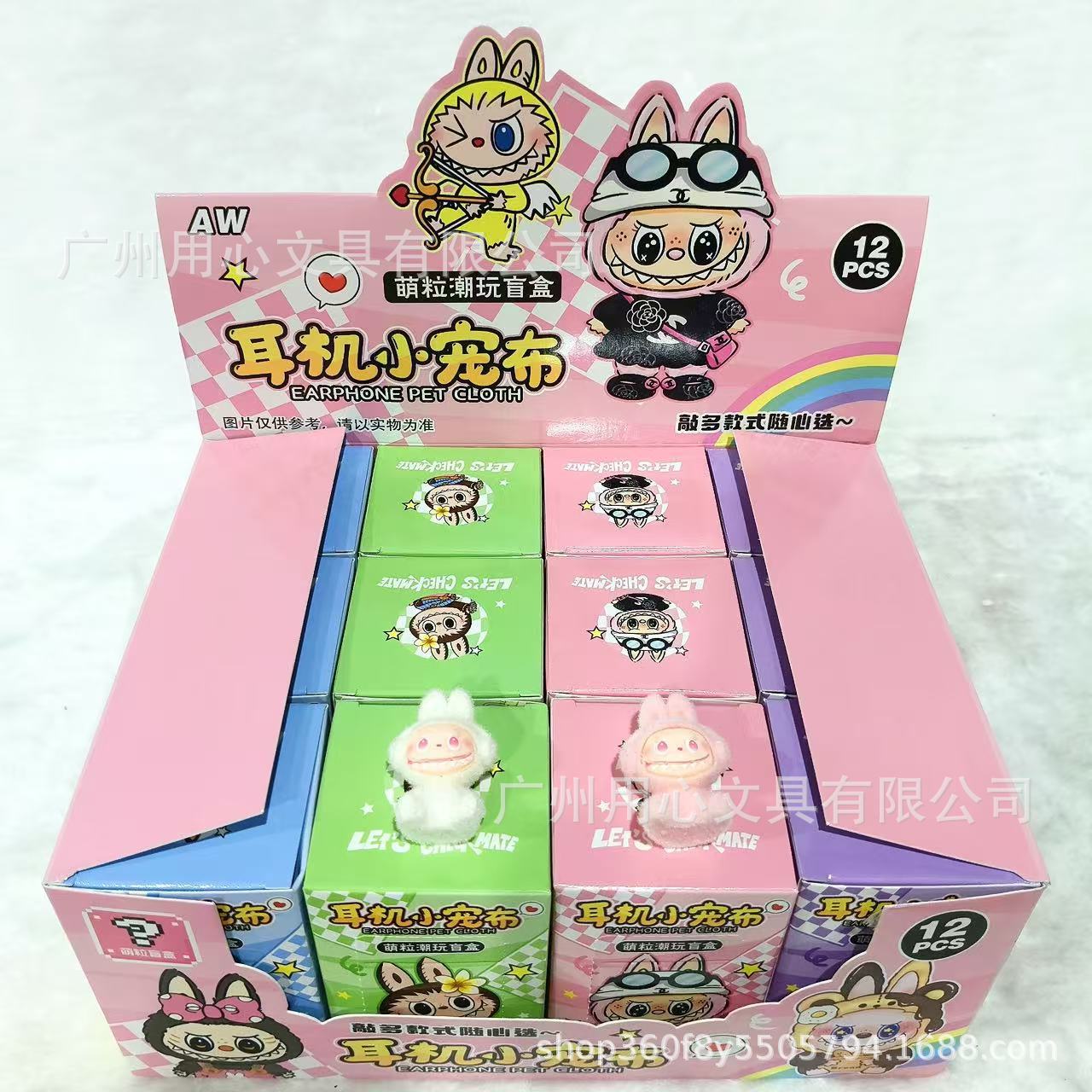 Caja ciega flocada de dibujos animados de tela rabu, lindo y lindo grano de alto valor, mini muñeca, modelo de decoración de escritorio, regalo