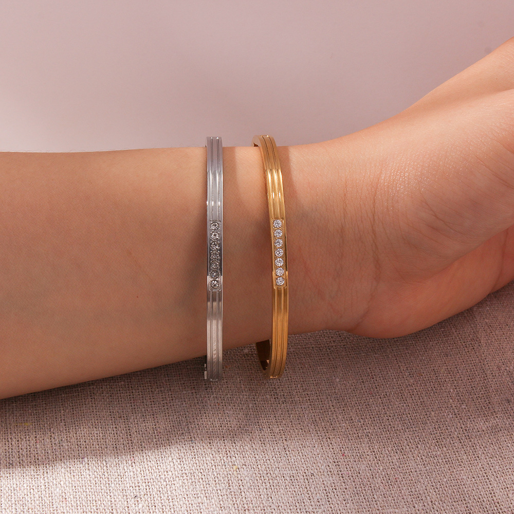 Europeo y americano INS no se desvanece personalidad no desvanecimiento versátil nueva pulsera de hebilla de circón 18K pulsera galvanizada oro real