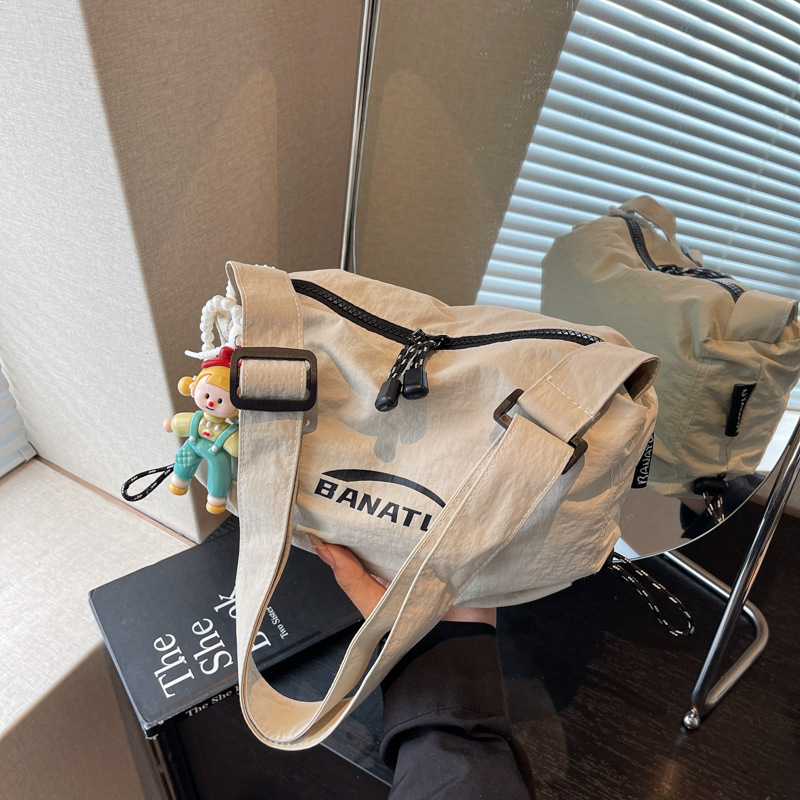 Korean Style Trendy Lightweight Fashion Versatile Strap Shoulder Bag Underarm Small Bag Crossbody Bag Simple Phone Bag Crossbody Bag Korean Style Trendy Lightweight Fashion Versatile Strap Shoulder Bag Underarm Small Bag Crossbody Bag Simple Phone Bag Crossbody Bag