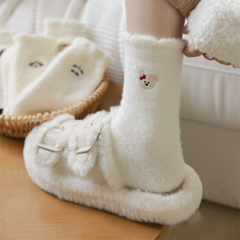 袜子女中筒秋冬袜子加厚冬季可爱纯白睡眠月子地板加绒保暖毛毛袜|undefined