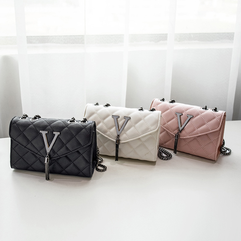 2022 Embroidered Quilted Women's Bag Casual Small Square Bag Single Shoulder Crossbody Bag with Metal Tassel Fashionable Versatile Women's Bag 2022 Embroidered Quilted Women's Bag Casual Small Square Bag Single Shoulder Crossbody Bag with Metal Tassel Fashionable Versatile Women's Bag