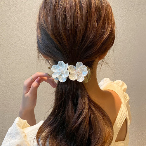 Japan and South Korea crystal flowers catch clip temperament shell flower lazy summer go back clip hair female shark