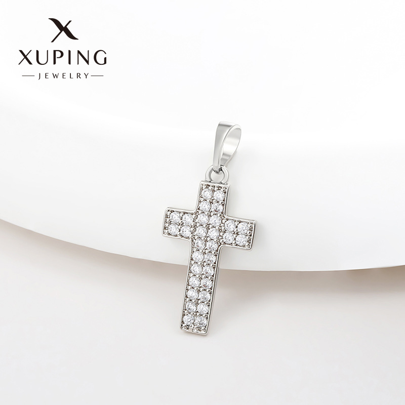 Collar con Colgante de Cruz de Circonio Electrochapado en Aleación Xuping para Hombre, Moda Europea y Americana, Estilo Ligero y Lujoso, Accesorios Simples y Minimalistas para Mujer.