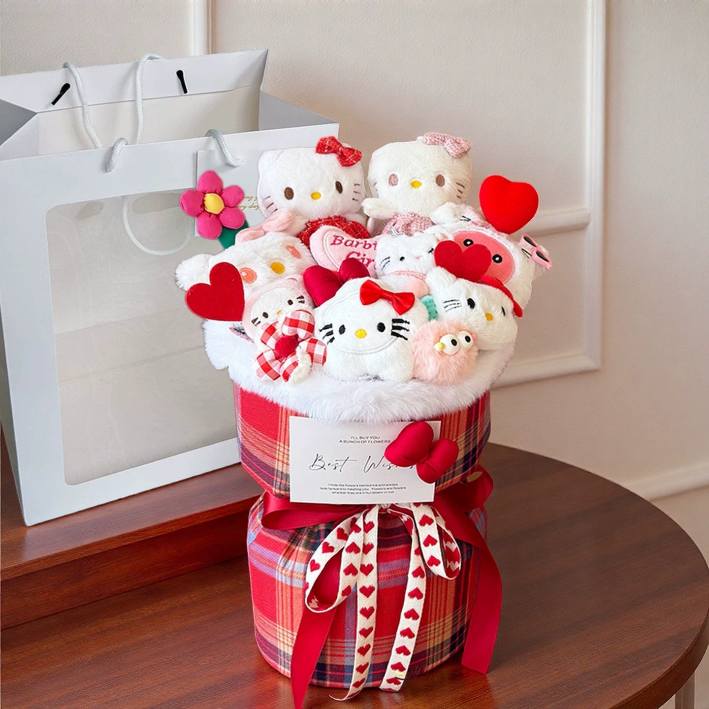 Плюшевый букет Hello Kitty, 30×22×35 см, с LED‑подсветкой, подарочным пакетом и открыткой