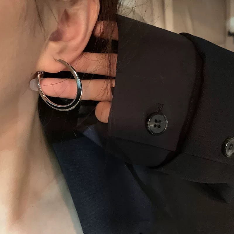 Orecchini a cerchio eleganti da donna in argento puro con charm_voghion.com