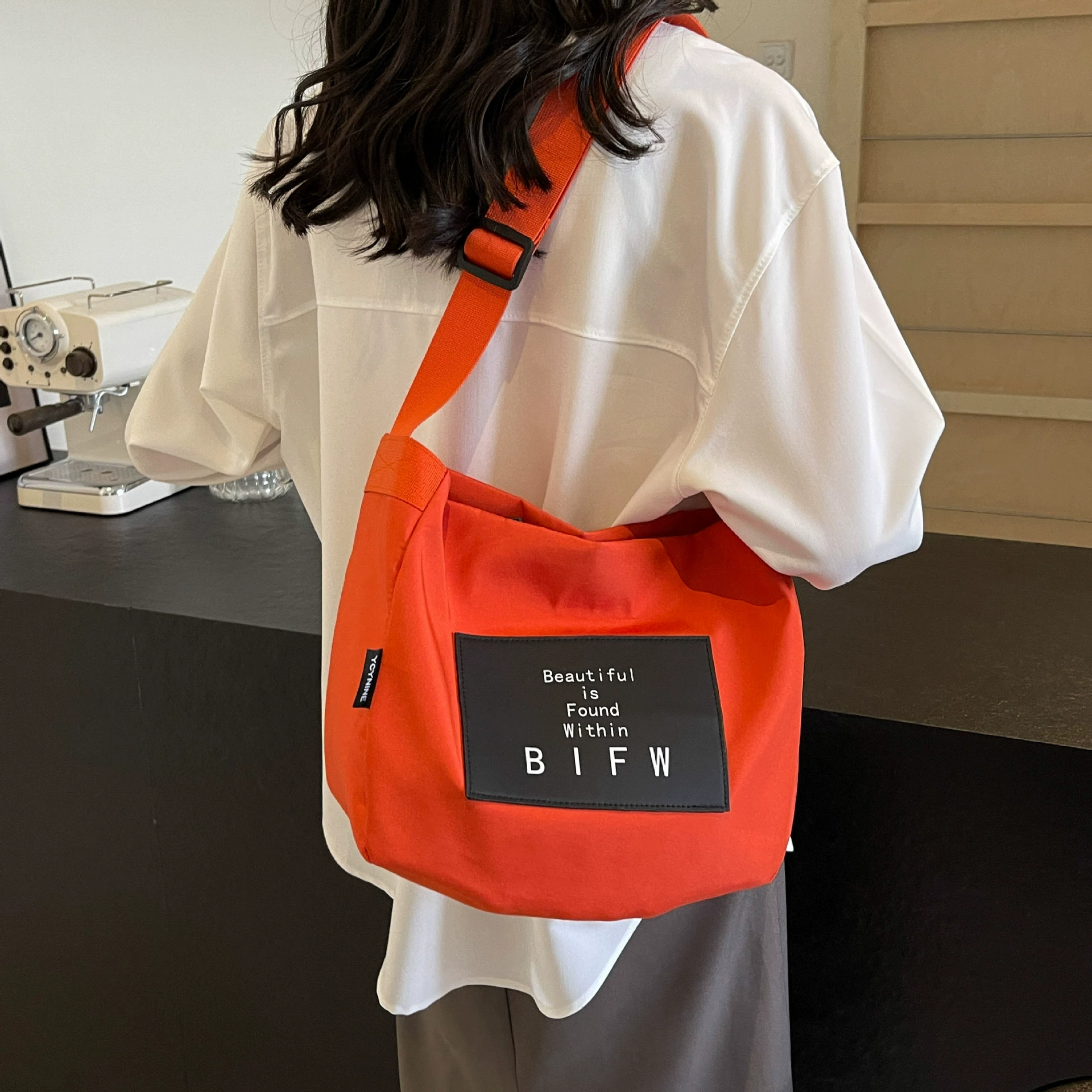 2024 Новая модная холщовая женская сумка большой емкости через плечо модная сумка через плечо простая пригородная сумка оптом