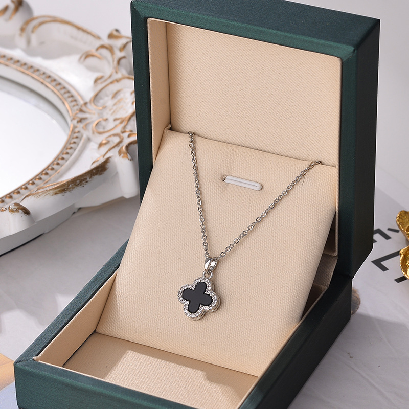 Collar de acero de titanio para mujeres simple y versátil estilo ligero de lujo nicho diseño de alta calidad no decoloración joyería de cadena de clavícula al por mayor