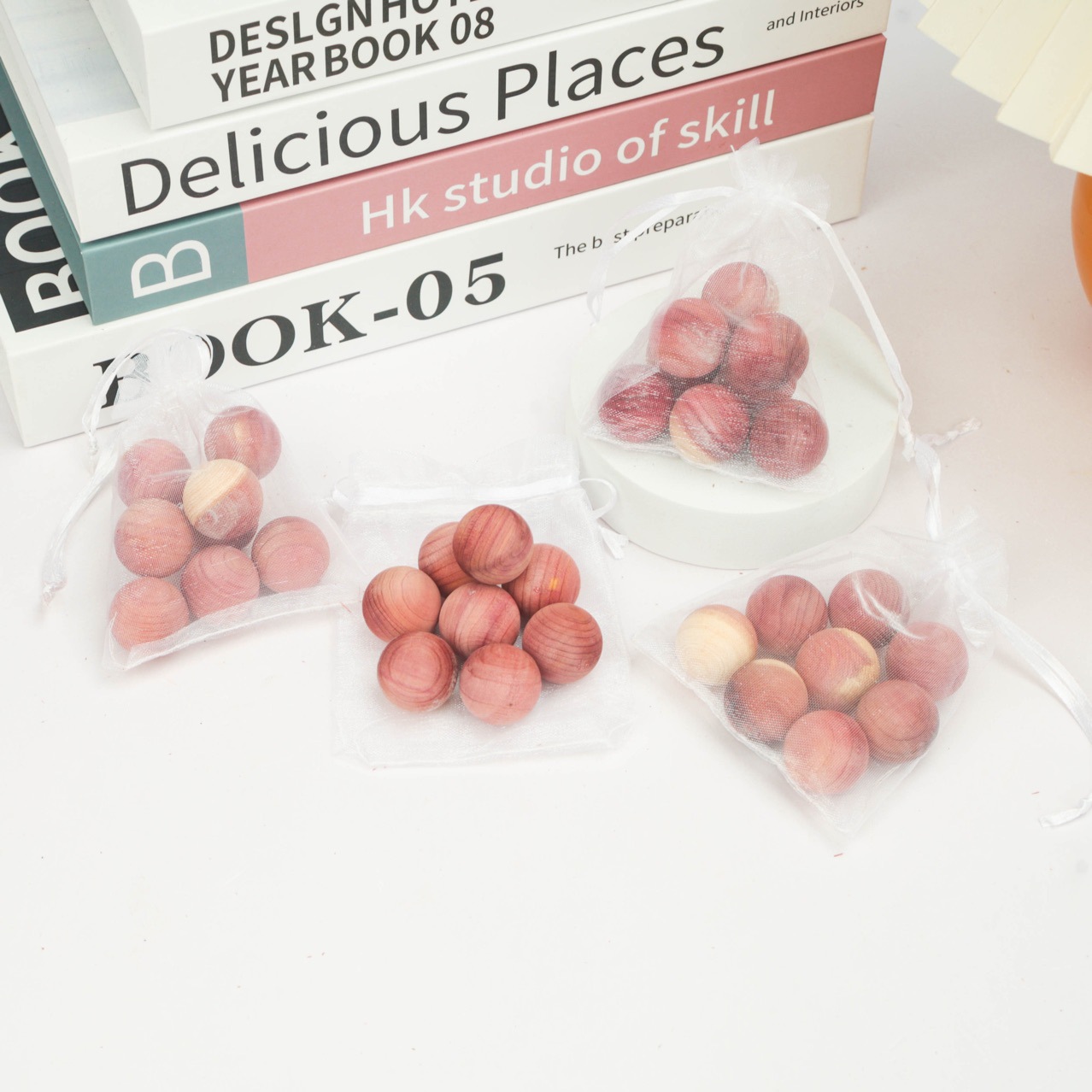 Fragancia de madera caliente colgante desodorante cedro rojo bola de madera madera natural aserrín zapatero armario a prueba de polillas, insectos y desodorante