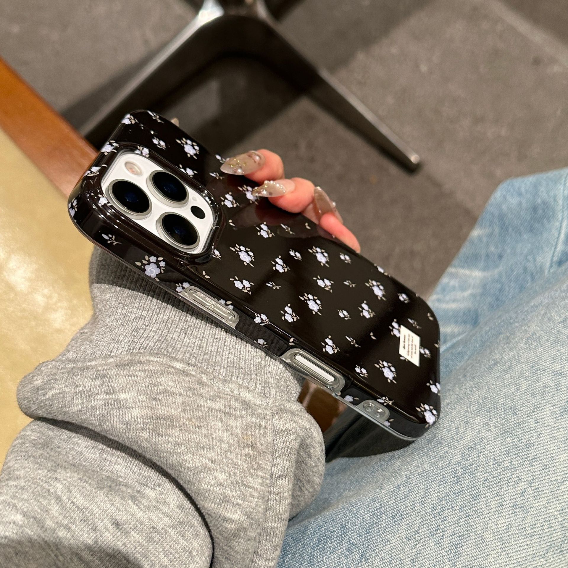 Simple, nicho, sentido avanzado, pequeño floral, adecuado para iPhone15Pro/16Pro Retro 14/13 Nuevo 16ProMax