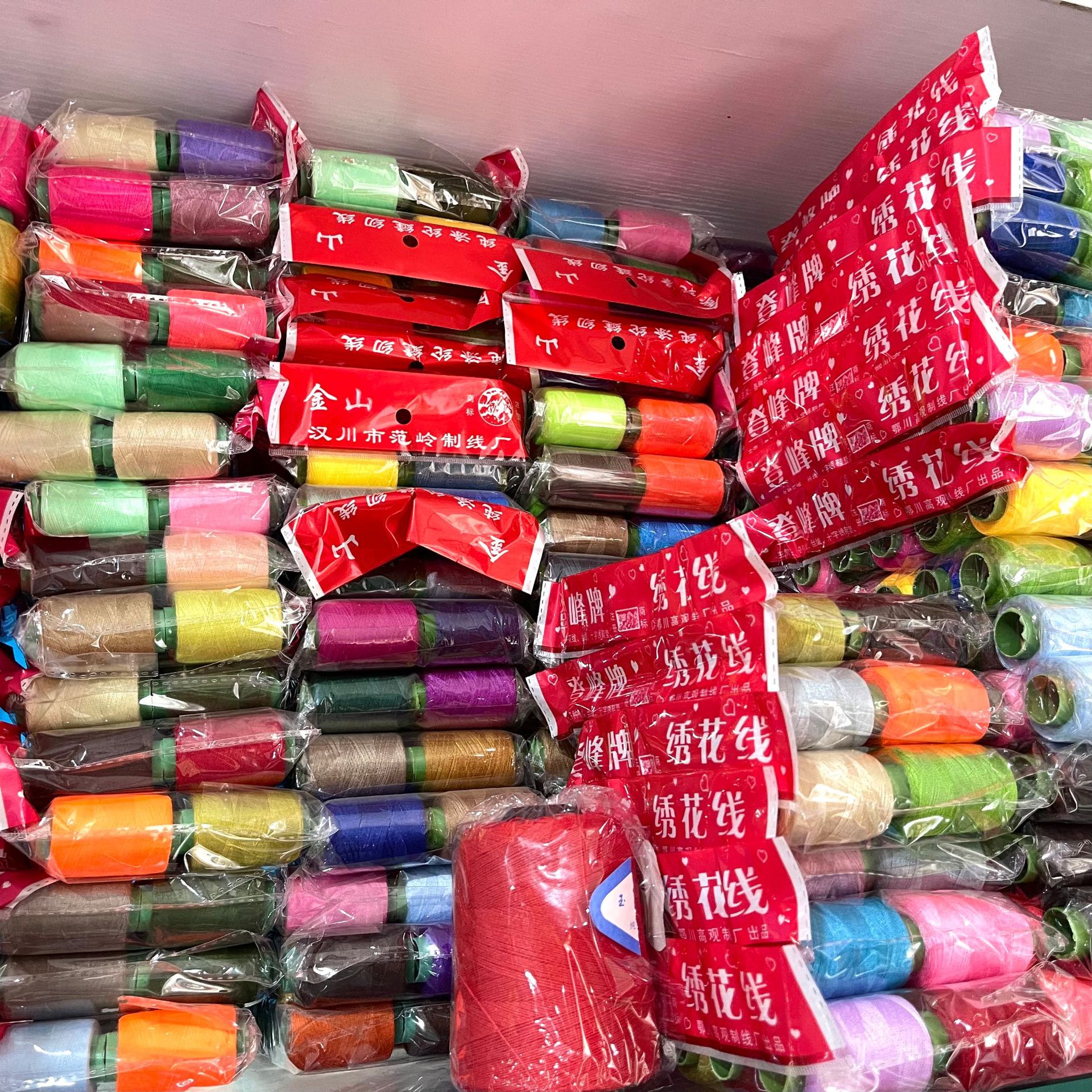 整箱登峰涤纶汉川缝纫机线 彩色黑白红地摊服装线江湖宝塔线