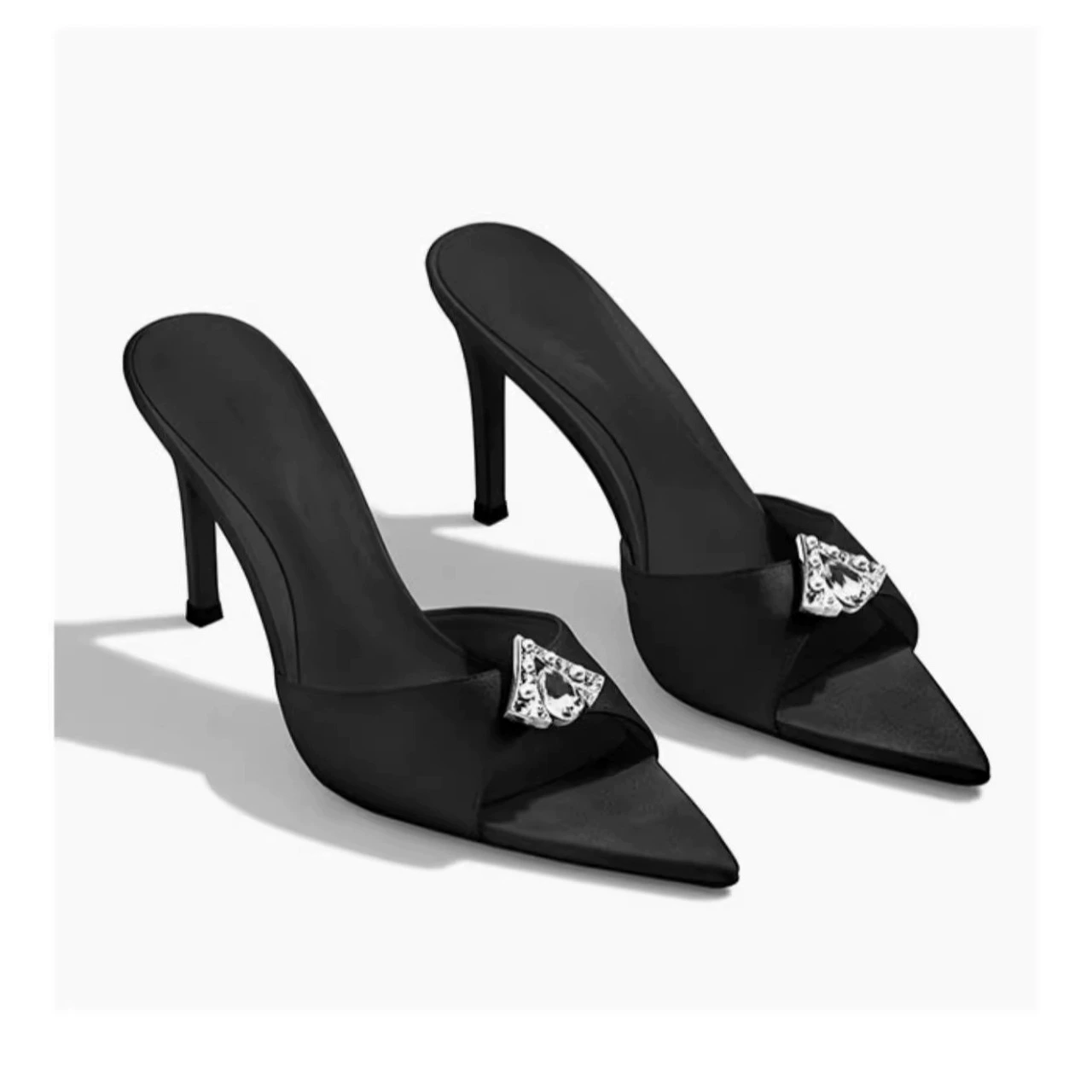 Европа и США 2024 летняя мода новый остроконечный страз на высоких каблуках с тонким каблуком атласное бриллиантовое украшение внешней торговли на высоком каблуке