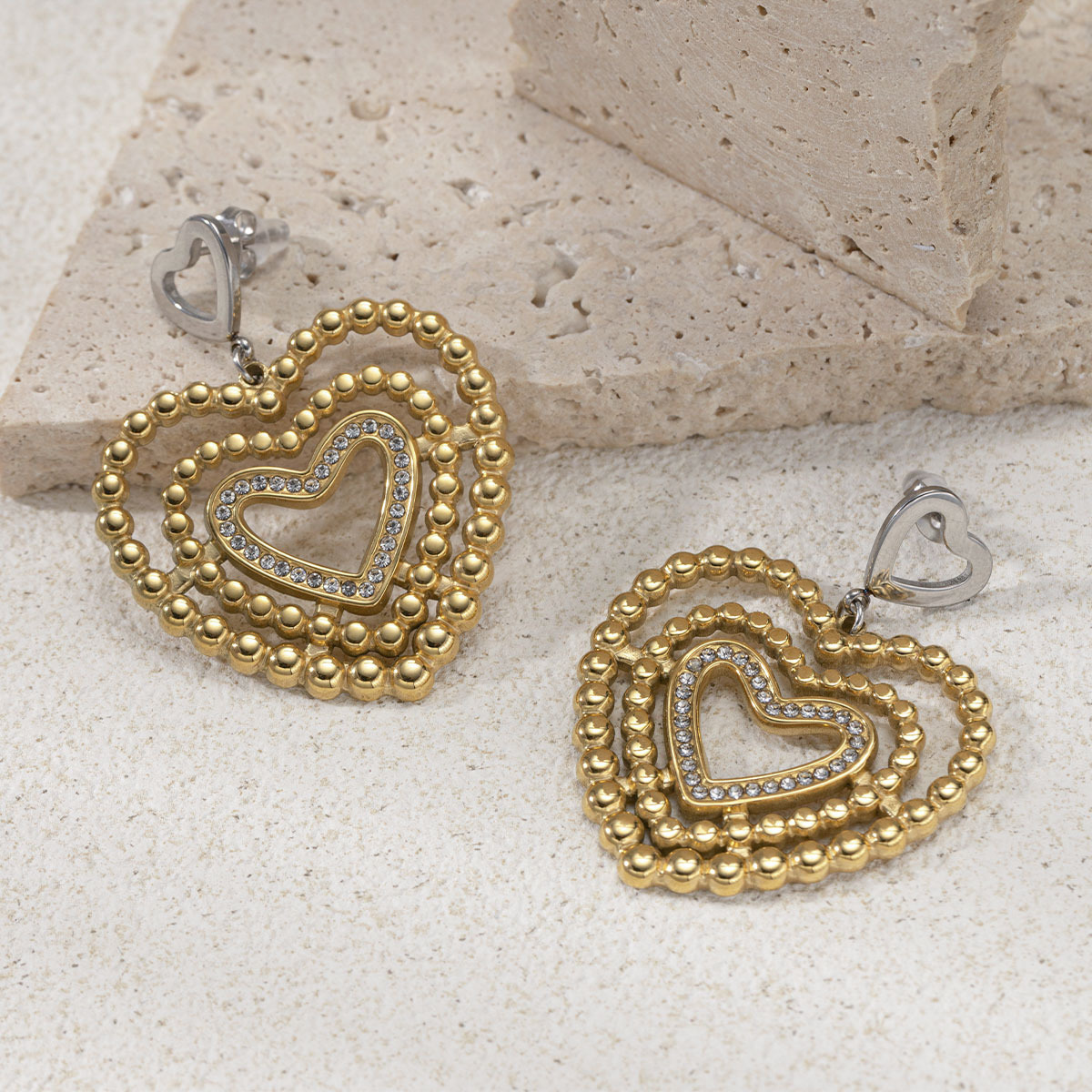 Collar de acero inoxidable de lujo ligero de alto nivel, estrellas de amor, orejetas chapadas en titanio, acero de titanio, mujeres no desvanecen