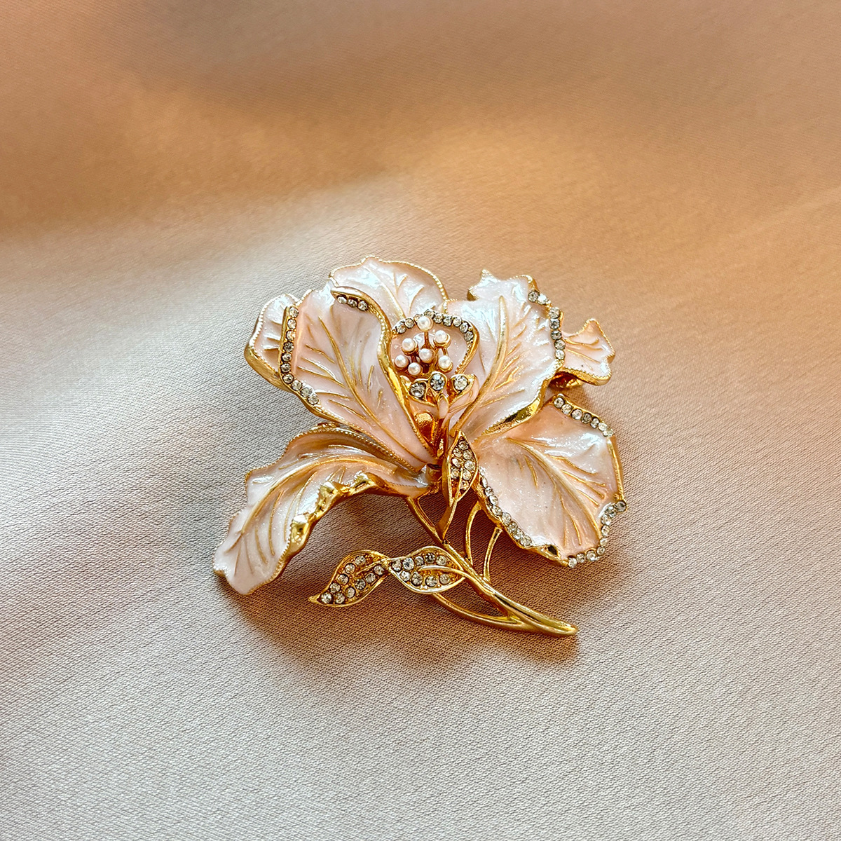 Chinese-Style Pearl Flower Tassel Brooch for Women, Exquisite Rhinestone Enamel Brooch, Retro Suit Qipao Pin, Trendy