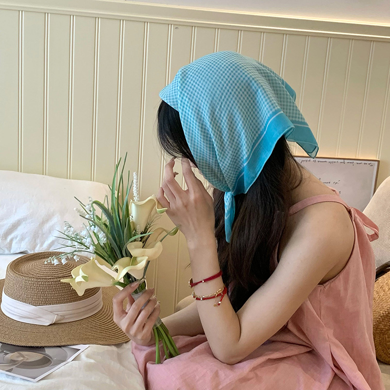 Azul cuadrado de alta calidad toallas de primavera y verano mujeres nuevas bufandas de seda de estilo francés universal moda toallas triangulares al por mayor