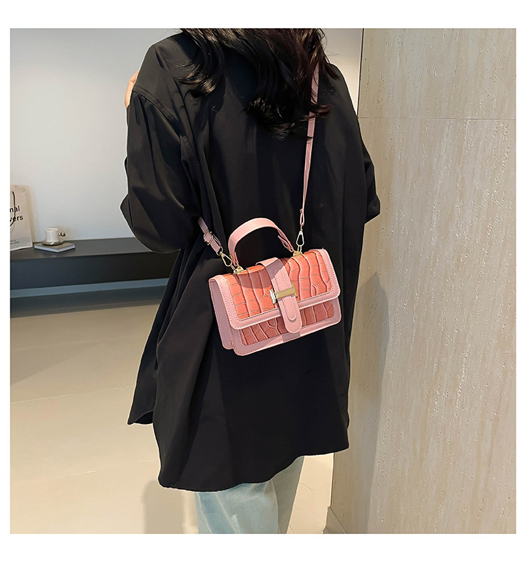 Håndholdt firkantet steinmønster 2024 Ny stil, trendy, eksklusiv, design i liten nisje, fasjonabel enkel kryssskulder_voghion.com