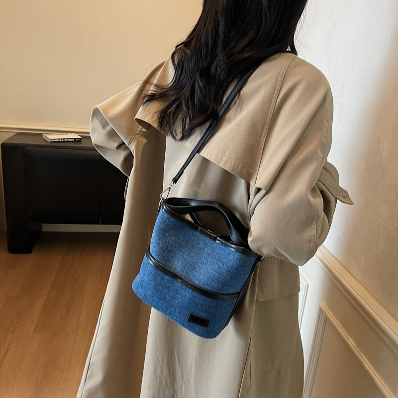 Bolso de mano transfronterizo popular bolso de cubo de agua mujer otoño / invierno 2025 nuevo estilo versátil bolso de hombro retro bolso coreano