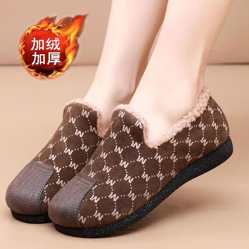 Zapatos de frijol con suela blanda y terciopelo en invierno, nuevos zapatos de lana de moda y cálidos, los perezosos pedalean zapatos de algodón casuales para mujeres.