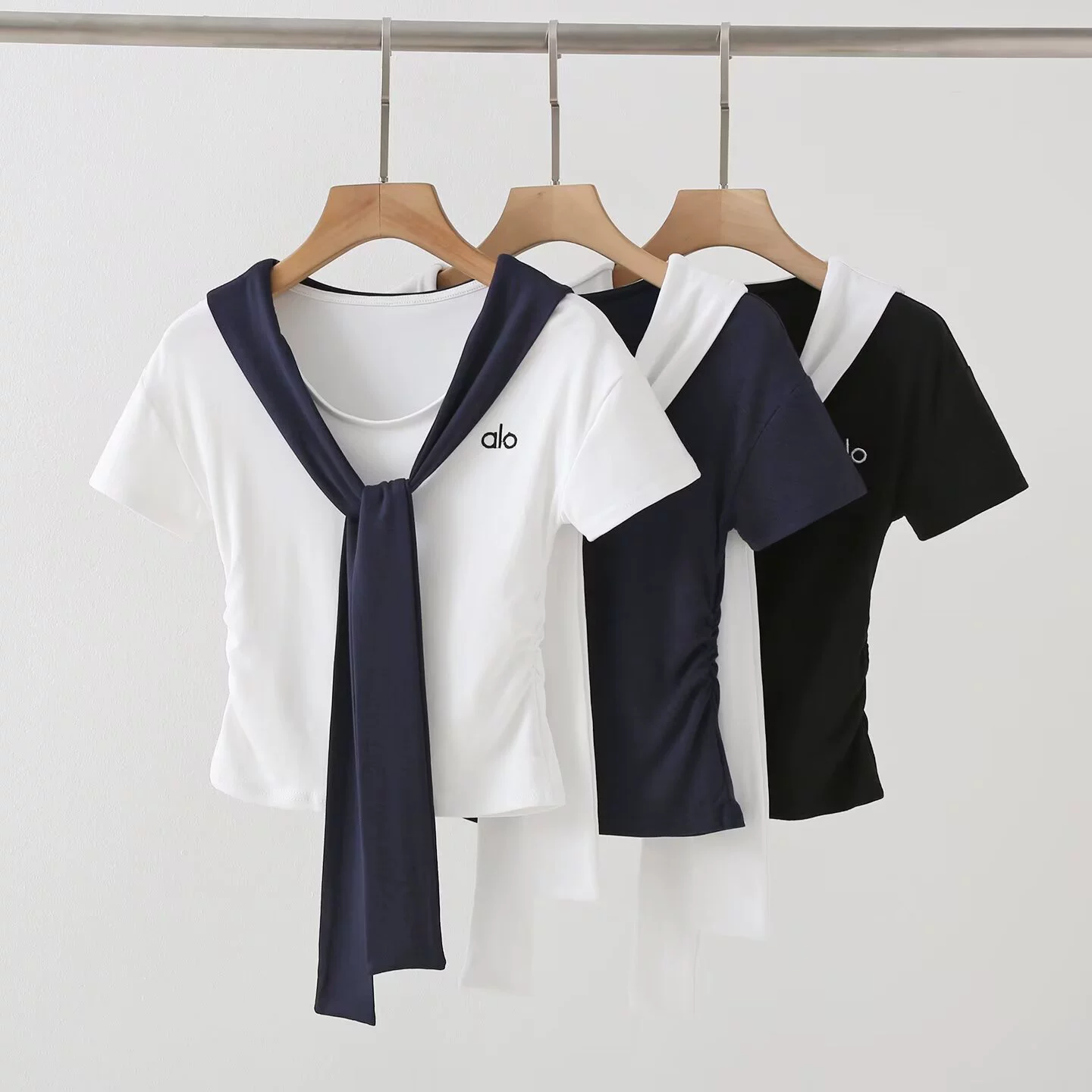 Женская одежда для внешней торговли 2025 лето европейская и американская мода облегающий крой контрастный цвет вышивка круглый вырез футболка с правым плечом топы для женщин Y755200