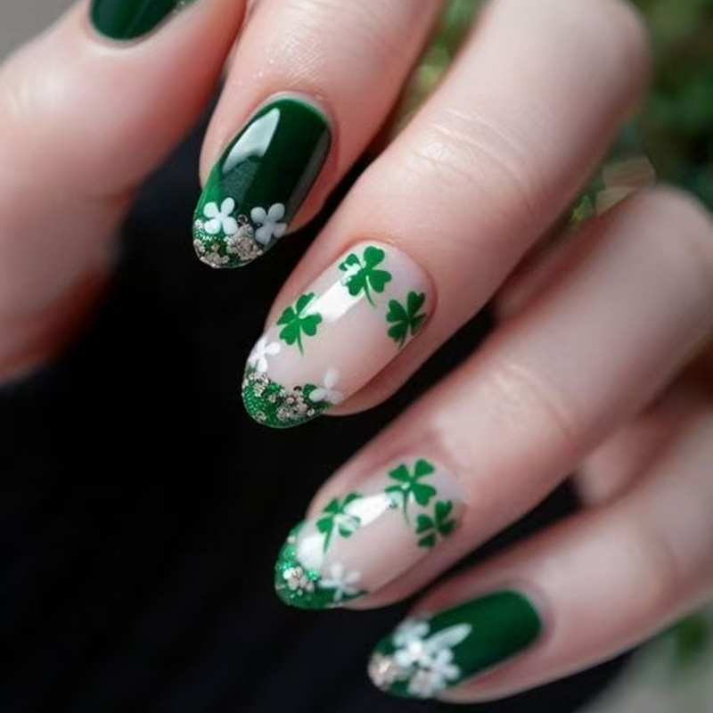 Green and White Color-Blocking Four-Leaf Clover Design Short Oval French-Style St. Patrick's Day Spring Wear Nail Art Nail Tips Green and White Color-Blocking Four-Leaf Clover Design Short Oval French-Style St. Patrick's Day Spring Wear Nail Art Nail Tips