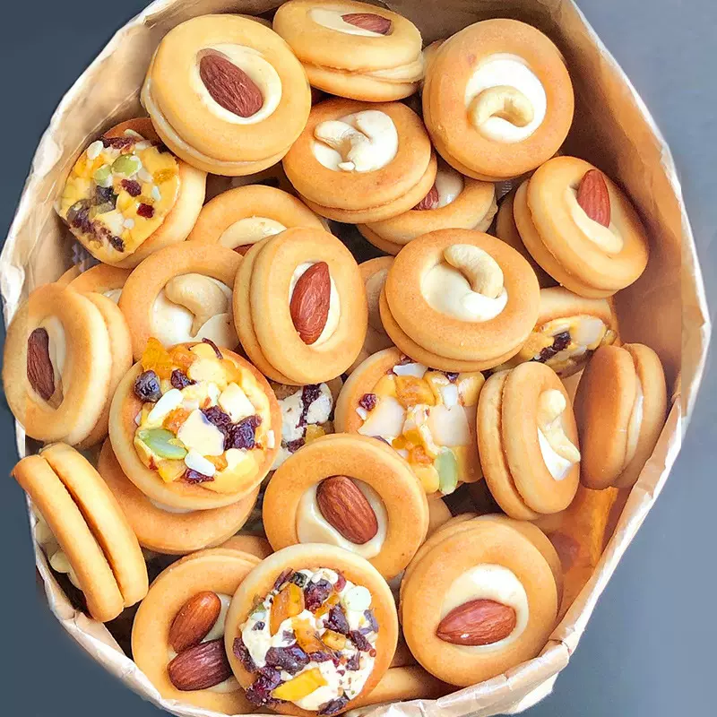 夹心饼干坚果零食披萨小饼巴旦木椰奶咸蛋黄独立包装芝士网红零食