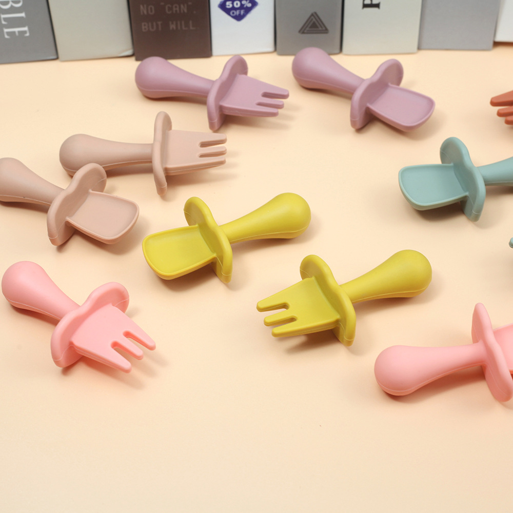 Baby silicone spoon learning to eat training small short handle licking spoon baby child tableware suit complementary food soft spoon Fork