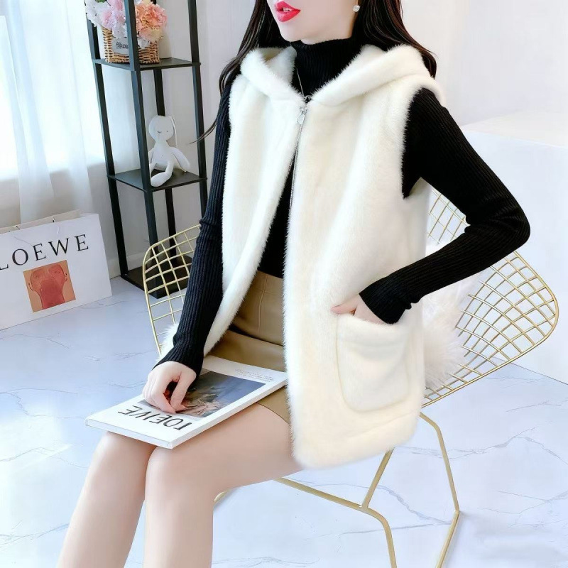 French-style flannel hooded vest 2026 new autumn and winter fashion elegant thin warm jacket for women