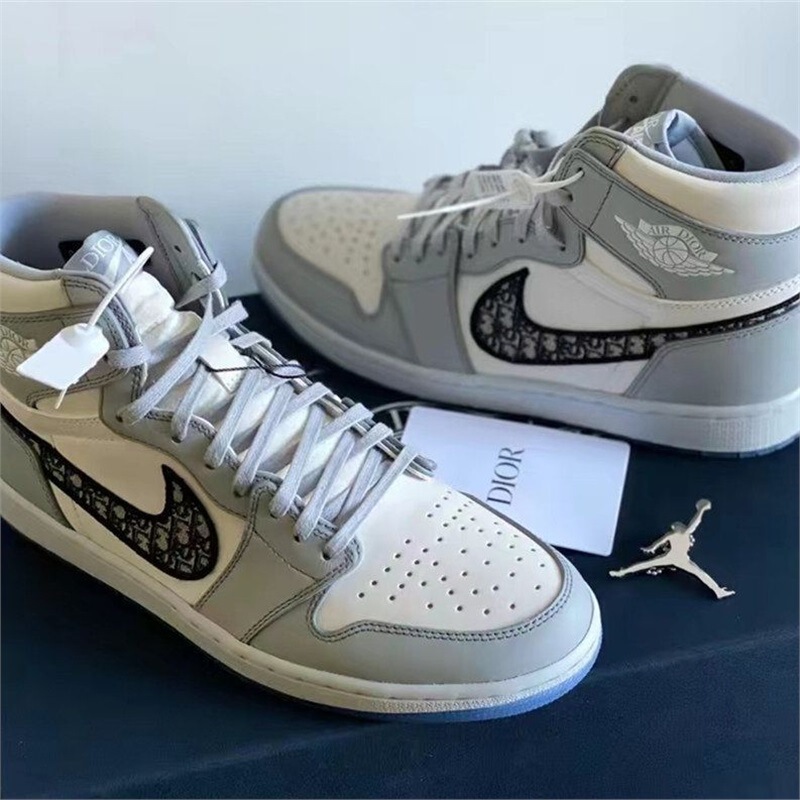 Authentic Real Photos of Aj1 Dior Collaboration High-Top Basketball Shoes, Trendy and Durable, Unisex Niche Sports Shoes, Casual Authentic Real Photos of Aj1 Dior Collaboration High-Top Basketball Shoes, Trendy and Durable, Unisex Niche Sports Shoes, Casual