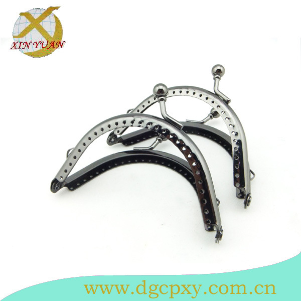 供应黑色半圆手袋有孔铁夹 ，半圆口金夹 款式多样