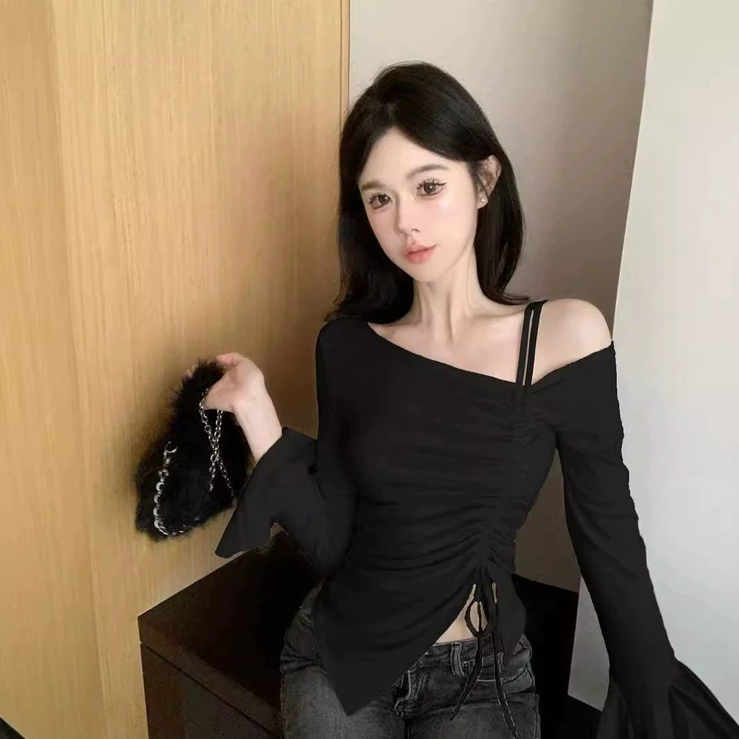 Модный облегающий лонгслив с капюшоном?