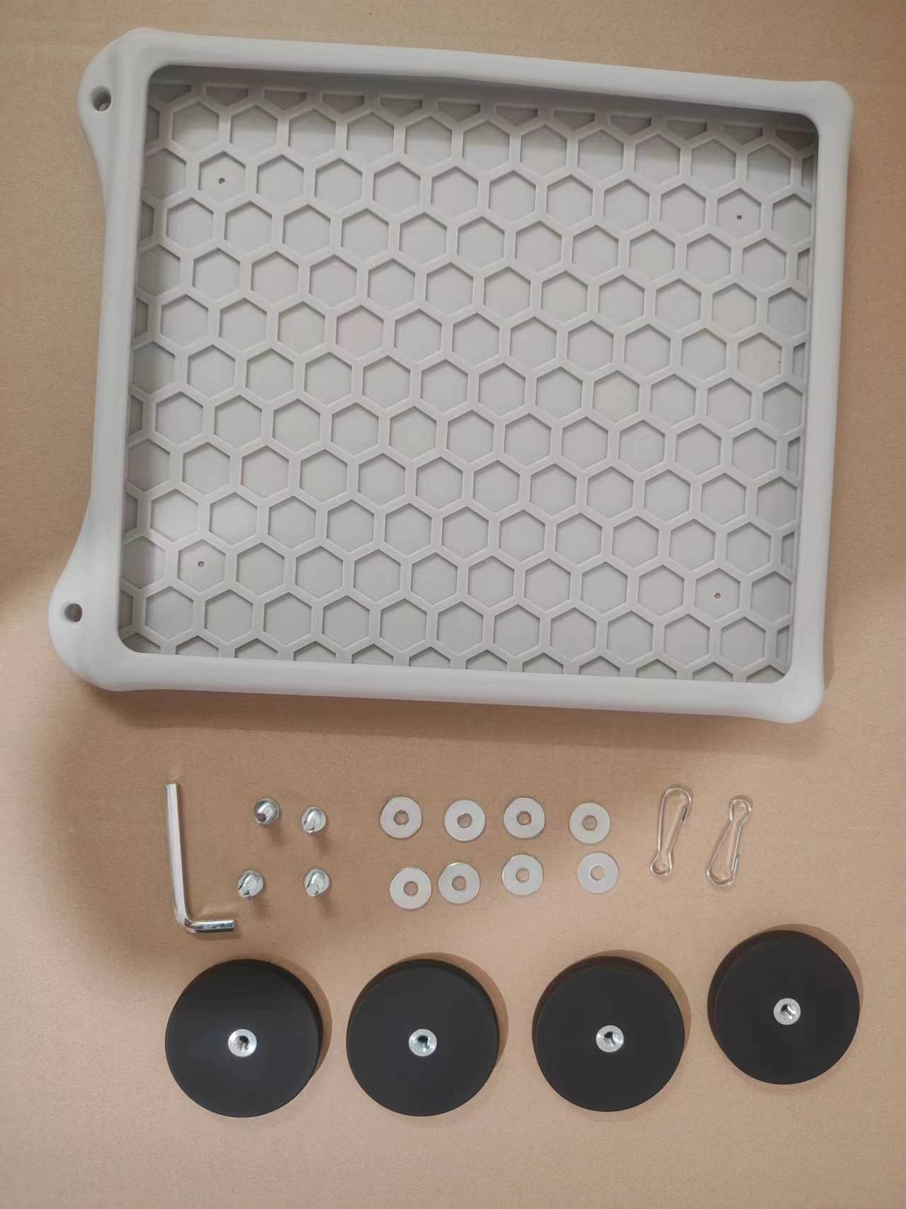 후크가 있는 흰색 자석 4개