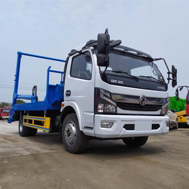 Camión de basura de compresión de brazo oscilante capaz de montar contenedores de basura de 3 - 6 cuadrados en la cola del camión de basura de compresión de brazo oscilante