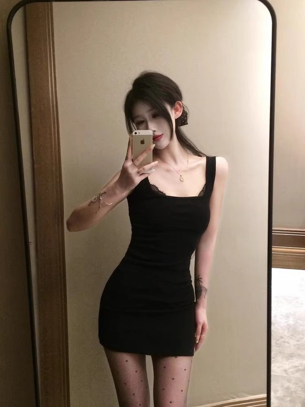茶歇法式黑色蕾丝吊带连衣裙女2025早秋新款超好看紧身收腰包臀裙|undefined