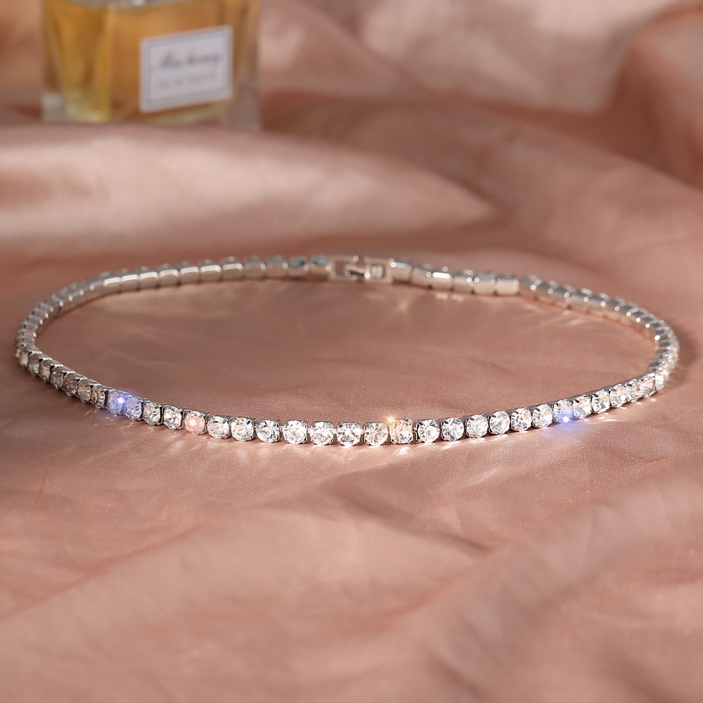 Simple Élégant Micro Carré Cristal Incrusté Thin Alliage Collier display picture 8