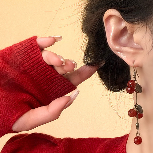 Unique Chinese-style red fruit earrings for women, bohemian hook earrings, long, new Chinese style temperament, high-end, retro earrings.